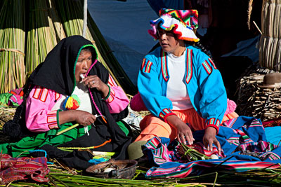 Uro-Frauen (Titicacasee, Peru)